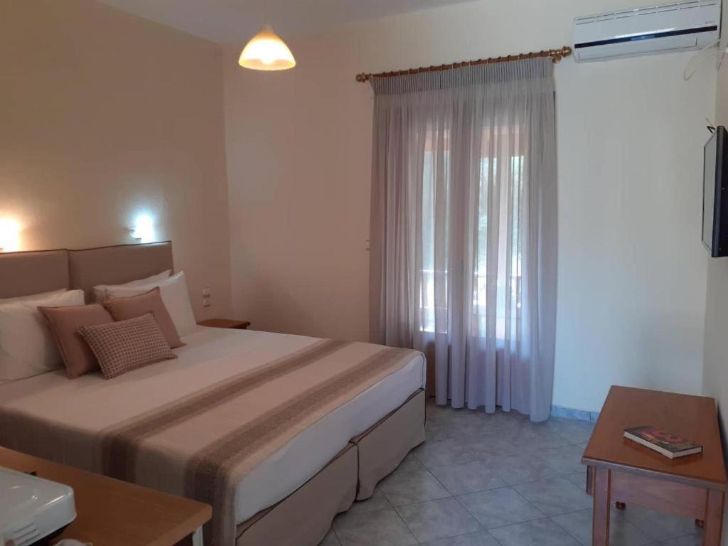 Forest Resort Suites Skiathos Трулос Екстериор снимка