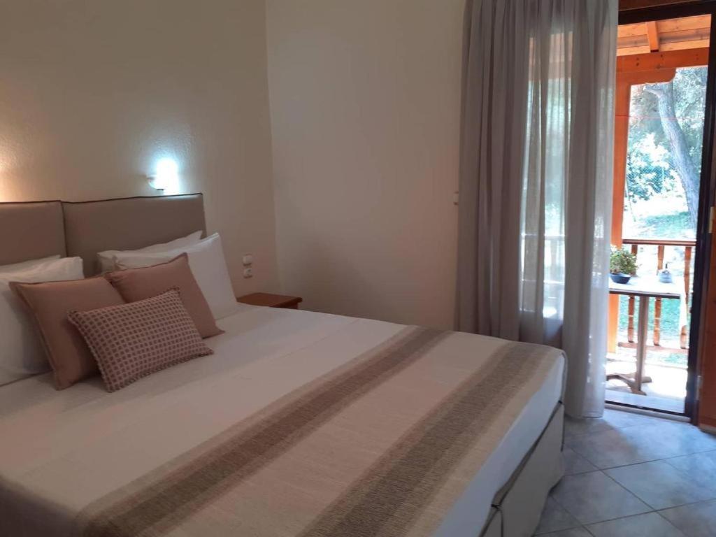 Forest Resort Suites Skiathos Трулос Екстериор снимка
